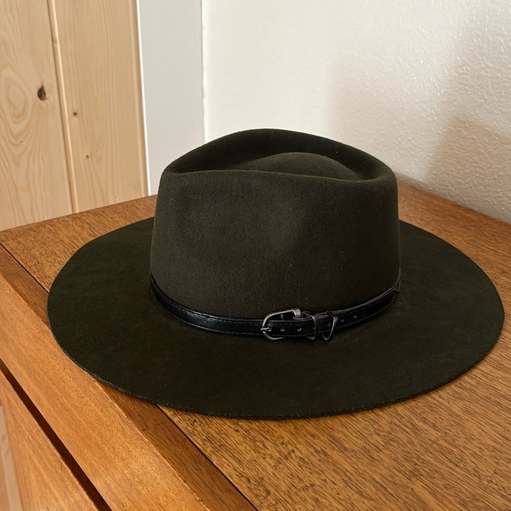 Olive & Pique Dark Green Hat- like new, hardly worn